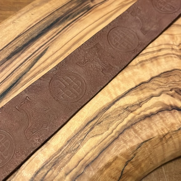 Handmade Brown Leather Mjolnir bracelet - Picture 4 of 5